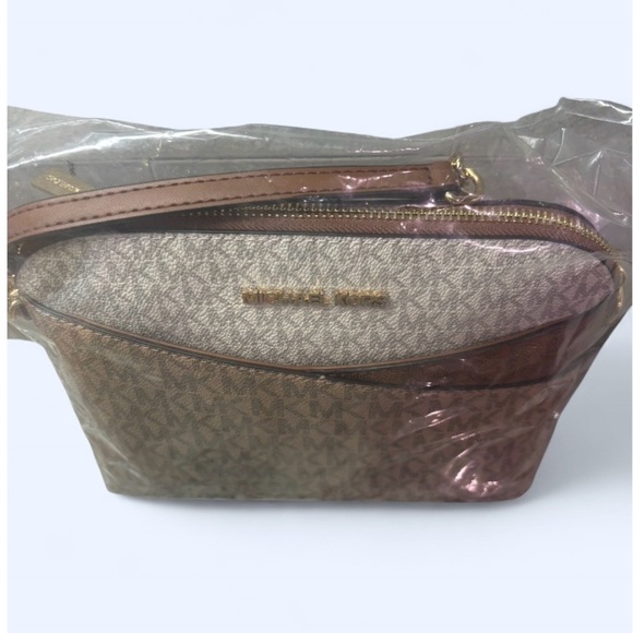 Michael Kors NEW WITH TAGS Jet Set Travel Medium Signature Dome Crossbody Bag 🐪🐫 - Picture 3 of 6